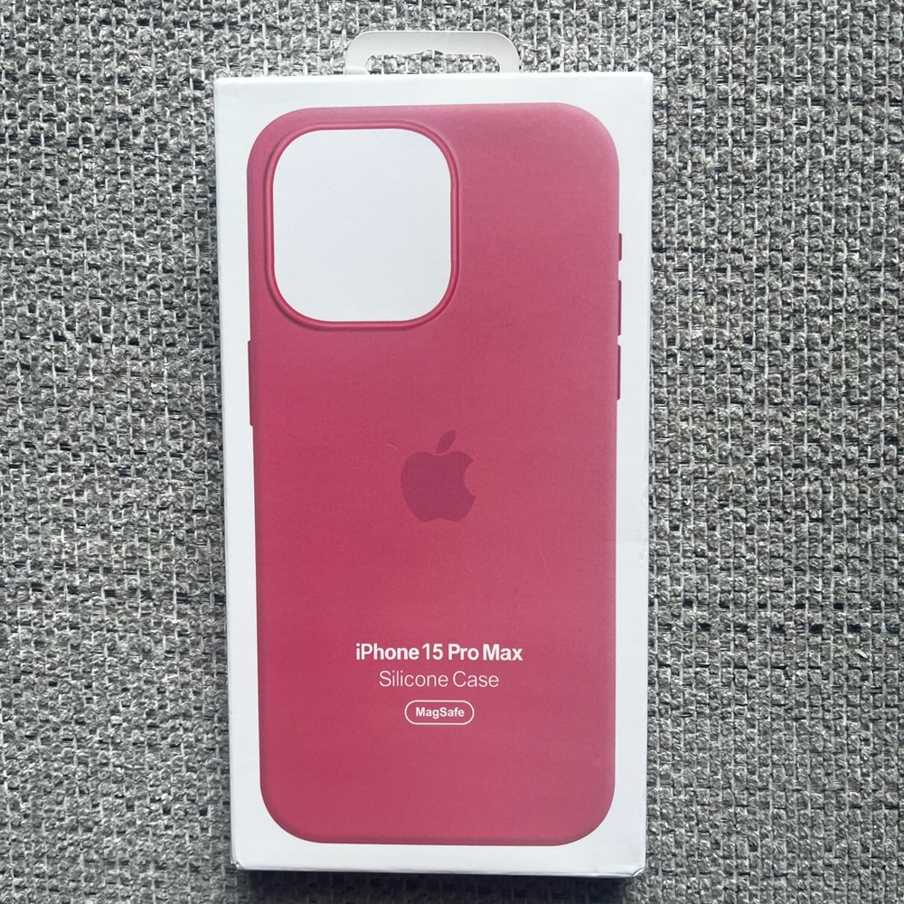 Apple iPhone 15 Pro Max MagSafe Silicone Case - Pink